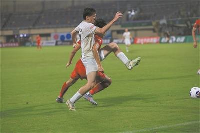 球迷们身披 球迷们身披