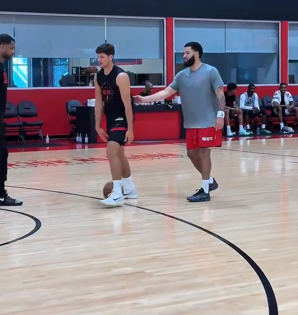 万美元和 万美元和